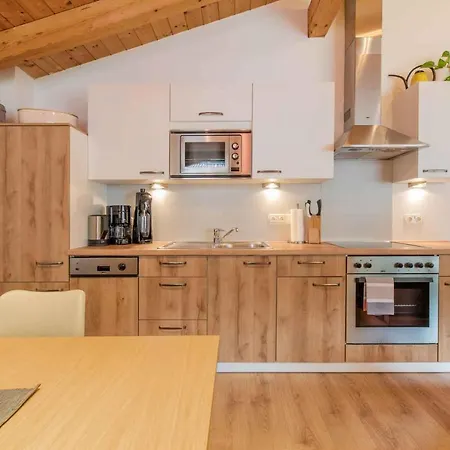 Stern Apartment *
